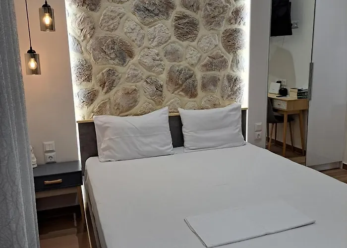 Eclectic With Stone Vólos